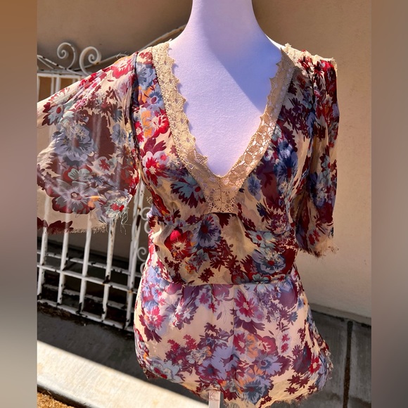 JOIE Floral Sheer Silk Blouse Low V Crochet Neck & Back Flowing Split Sleeves! 4 - Picture 10 of 14
